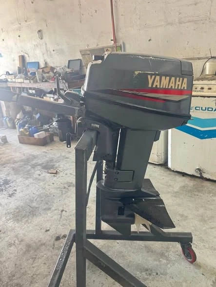 2000 Yamaha 20HP 2-Stroke Outboard Motor for Sale