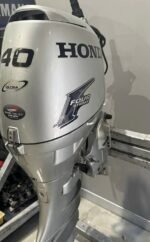 2004 Honda BF40 40HP 4-Stroke Tiller Outboard Motor for Sale – Reliable Honda Power - Image 4