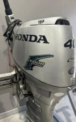 2004 Honda BF40 40HP 4-Stroke Tiller Outboard Motor for Sale – Reliable Honda Power - Image 2